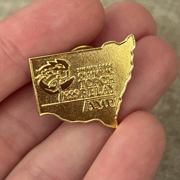 Vintage 2000 Sydney Australia Olympics Torch Relay AMP Sponsor Gold Pin - Picture 1 of 2